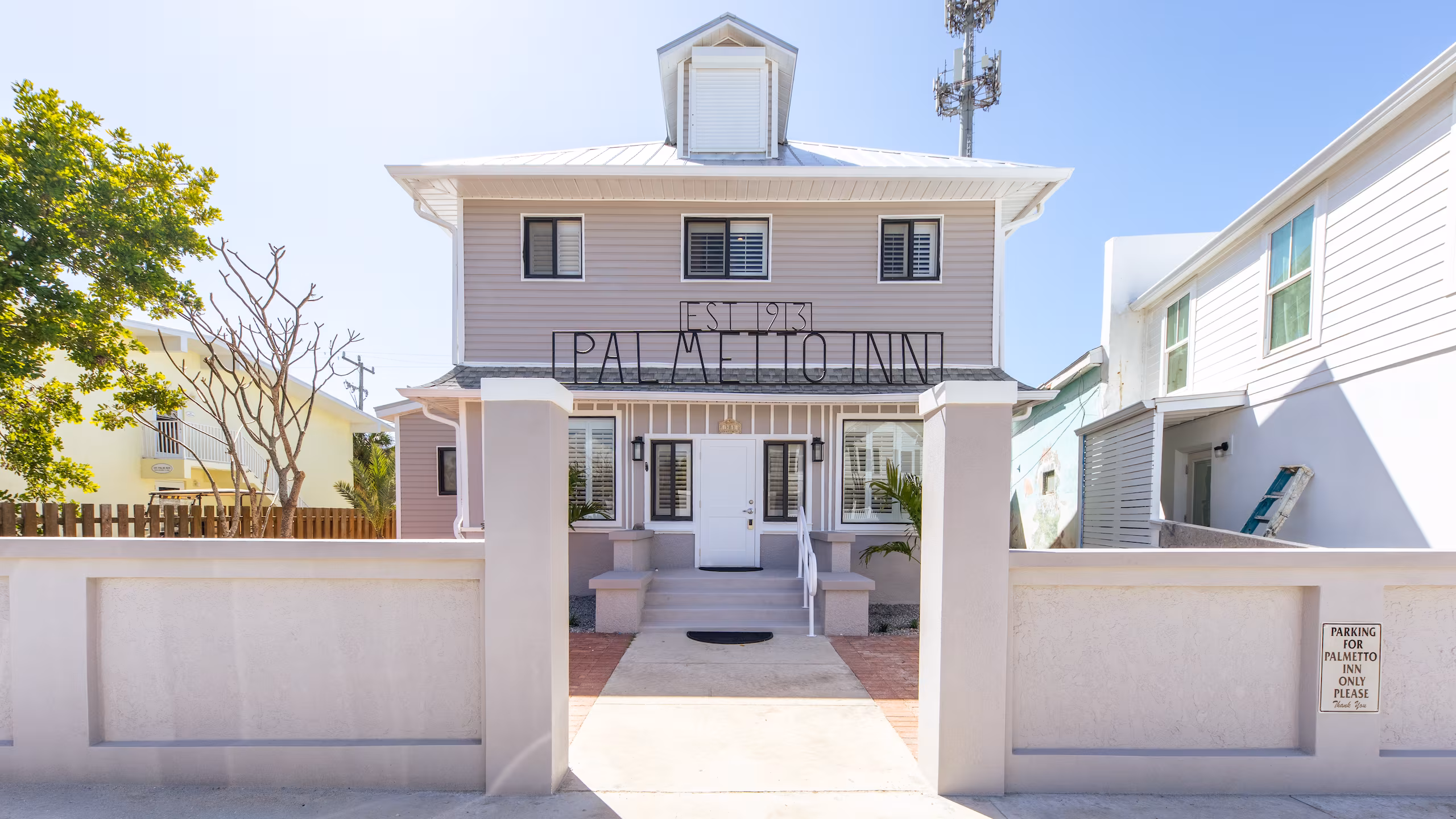 front of Palmetto Inn building